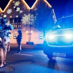 Beim Aufprall eines Autos auf einen überfüllten Weihnachtsmarkt in Deutschland sind mindestens zwei Menschen ums Leben gekommen