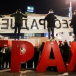 Tausende protestieren in Serbien, während die Wut über den Bahnhofsunglück zunimmt