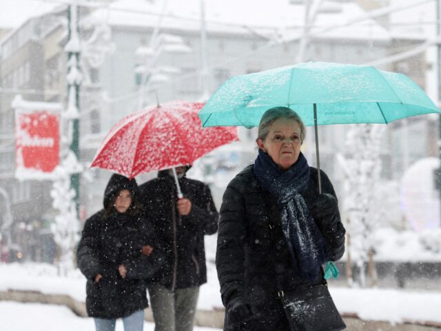 Der Schneesturm auf dem Balkan führt dazu, dass Zehntausende Haushalte ohne Strom sind

