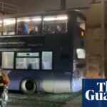 Acht Verletzte, einer davon lebensgefährlich, nachdem ein Doppeldeckerbus in Glasgow auf eine Brücke fuhr