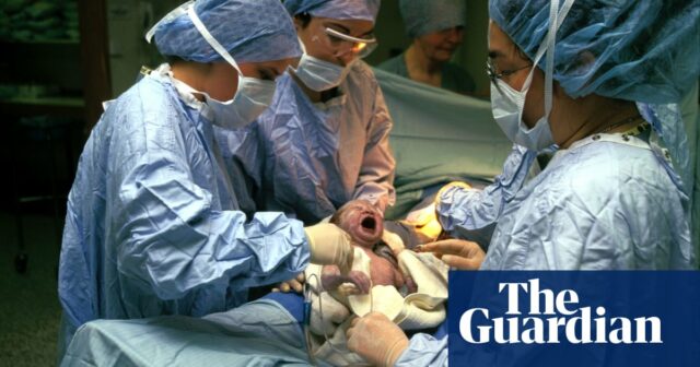 NHS-Daten zeigen, dass jedes vierte Baby in England per Kaiserschnitt geboren wurde

