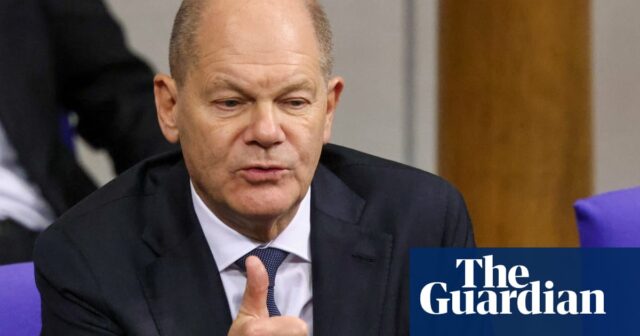 Der deutsche Bundeskanzler Olaf Scholz verliert ein Vertrauensvotum und löst damit eine vorgezogene Neuwahl aus

