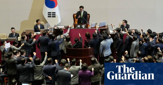 Südkoreanische Gesetzgeber fordern lautstark während der Abstimmung zur Amtsenthebung des amtierenden Präsidenten – Video

