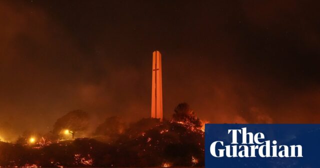 Als ein Waldbrand ausbrach, wurde Malibu zur Evakuierung aufgefordert. Warum wurde den Schülern von Pepperdine gesagt, sie sollten bleiben?

