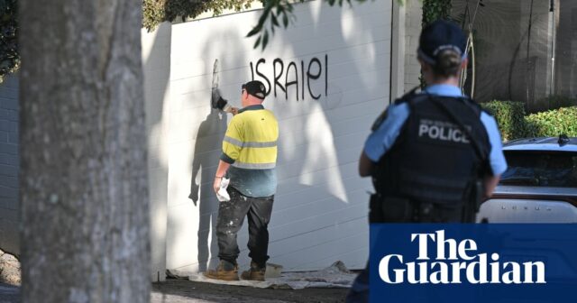 In Sydney wurde ein Auto in Brand gesteckt und Gebäude mit antiisraelischen Graffiti zerstört

