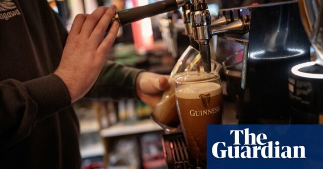 Guinness plündert seine irischen Reserven, um die Engpässe in Großbritannien angesichts der Nachfrage nach Generation Z zu lindern

