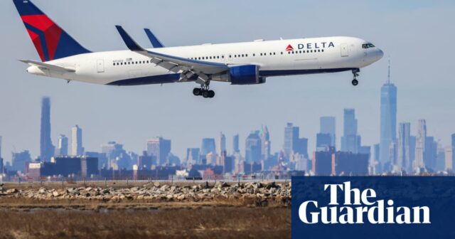 Widerspenstiger blinder Passagier aus New York-Delta-Flug bleibt vorübergehend in Frankreich

