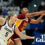 JuJu Watkins erzielt 25 Punkte, während die USC-Frauen Paige Bueckers und UConn abwehren