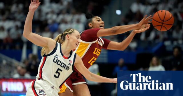 JuJu Watkins erzielt 25 Punkte, während die USC-Frauen Paige Bueckers und UConn abwehren

