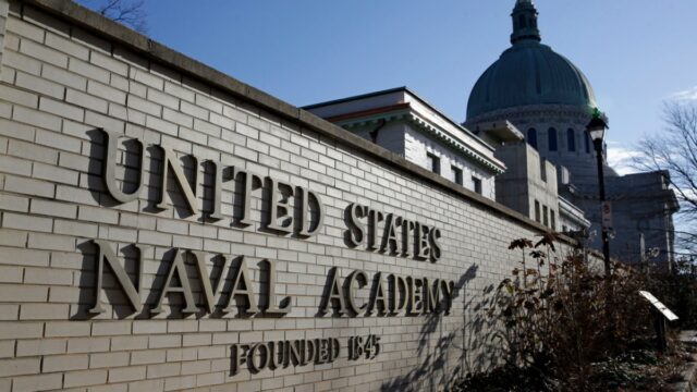 US-Richter bestätigt, dass die Naval Academy im Zulassungsverfahren die Rasse berücksichtigt

