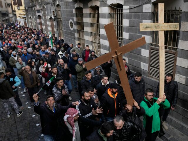 Proteste in Syrien, nachdem „altes“ Video einen Angriff auf ein alawitisches Heiligtum zeigt

