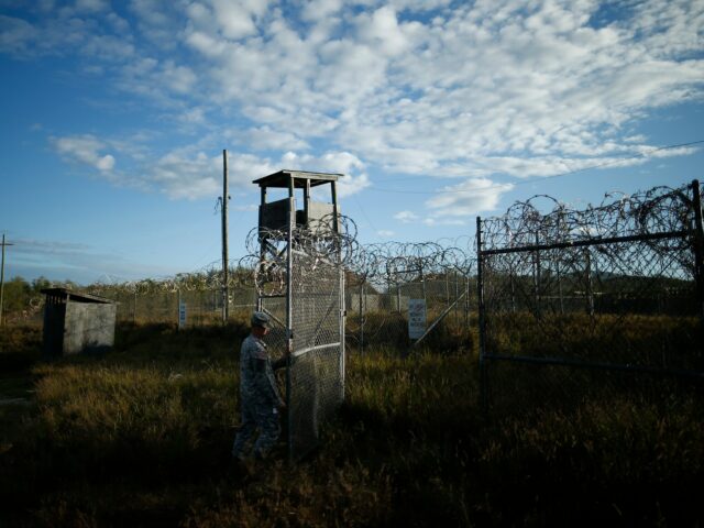 Die USA lassen den Guantanamo Bay-Häftling Bajabu nach Kenia frei

