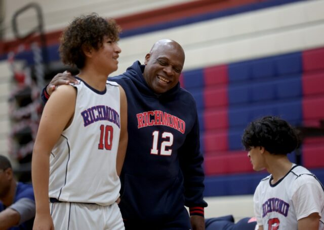 Das erste Spiel von Coach Carter an der Richmond High zeigt, wie sich die Zeiten geändert haben

