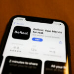 BeReal wurde mit einer Datenschutzbeschwerde konfrontiert, weil das Unternehmen EU-Nutzer auffordert, dem Tracking zuzustimmen