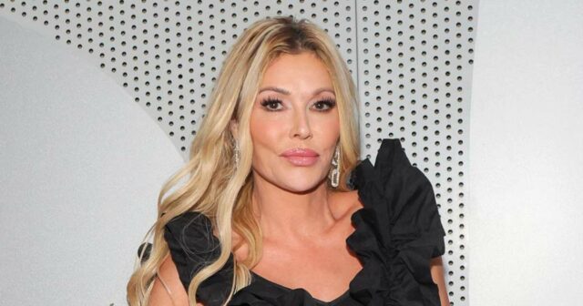 Brandi Glanville sagt, sie habe 70.000 Dollar ausgegeben, um Gesichtsparasiten zu heilen

