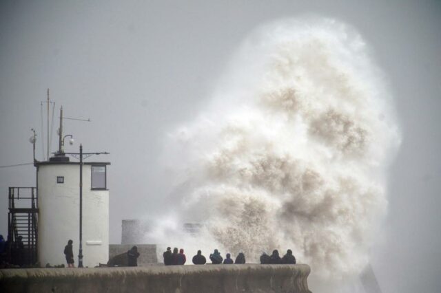 Sturm Darragh trifft auf Großbritannien und Irland und hinterlässt einen Toten und Hunderttausende ohne Strom

