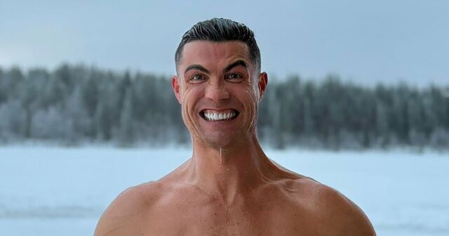 Cristiano Ronaldo feiert Weihnachten mit einem Foto ohne Hemd im Schnee

