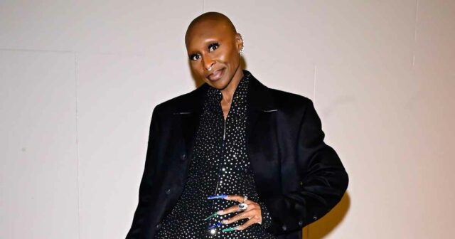 Cynthia Erivo funkelt wie der Nachthimmel in einem bezaubernden kleinen Kleid

