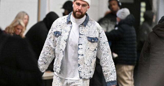 Travis Kelce begrüßt begeisterte Taylor-Swift-Fans nach dem Spiel der Chiefs

