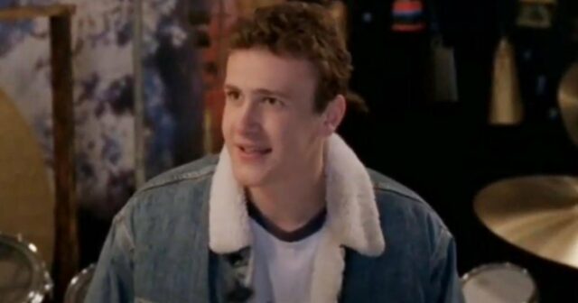 Jason Segel glaubt, dass sein „Freaks and Geeks“-Charakter Nick heute tot wäre

