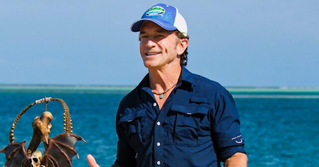 Jeff Probst neckt einen „echten Kampf“ beim Final Tribal Council von Survivor 47

