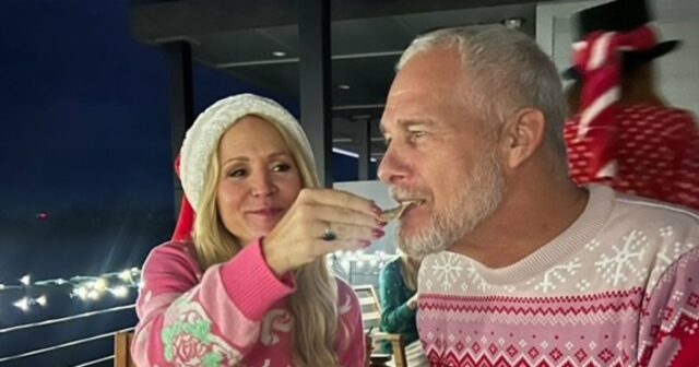 Barbara Alyn Woods und Mark Anderson machen einen Barbie- und Ken-Urlaub

