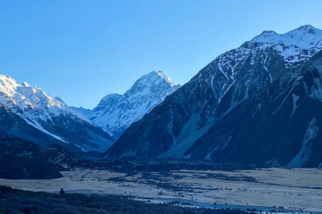 Das Wetter erschwert die Suche nach einem Kalifornier und drei weiteren Bergsteigern, die auf Neuseelands höchstem Gipfel vermisst werden

