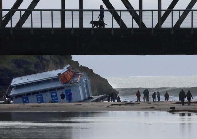 Santa Cruz erholt sich immer noch von dem Sturm, der den Pier lahmlegte und den Hafen beschädigte

