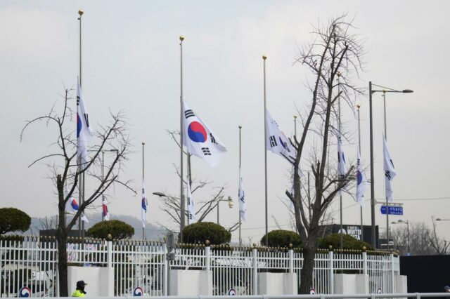 Südkorea hat Schwierigkeiten, die Ursache des Flugzeugabsturzes zu ermitteln, bei dem 179 Menschen ums Leben kamen

