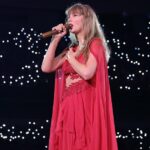 Taylor Swift verabschiedet sich mit ihren eigenen Texten von „Eras Tour“.