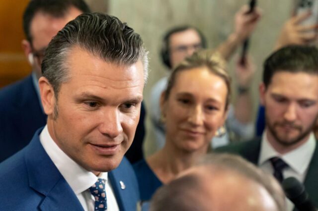 Hegseth versammelt sich mit gemäßigten Senator Collins und setzte sich für wichtige Gelübde im Senat ein

