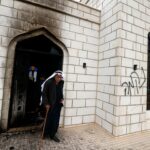 Israelische Siedler zerstörten eine Moschee und steckten sie in Brand