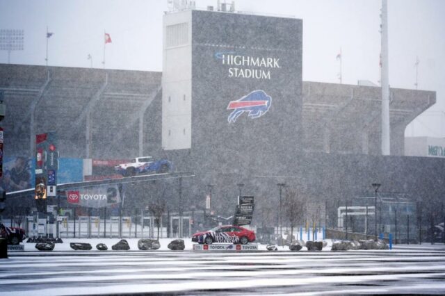 Hardcore-Fans bereit für die 49ers-Bills im Winter in Buffalo

