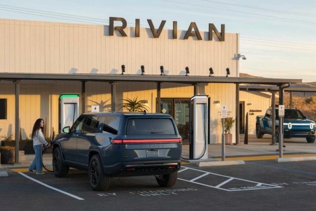 Rivian ermöglicht nun das Laden anderer Elektrofahrzeuge an seinen Stationen

