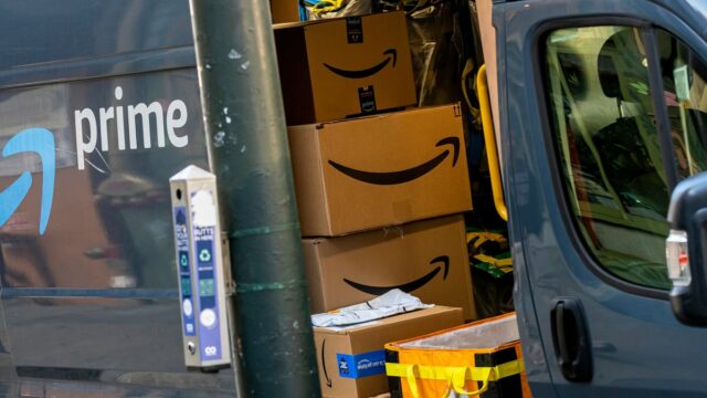 Laut Generalstaatsanwalt verweigerten schwarze Stadtteile in Washington DC Lieferungen am selben Tag durch Amazon

