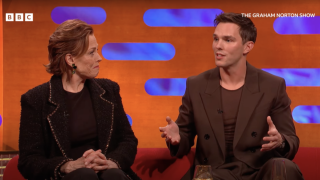 Nicholas Hoult erzählt Graham Norton vom Rattenbudget von Nosferatus

