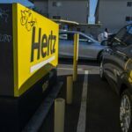 Hertz versucht, seine Elektroautos an Mieter zu verkaufen