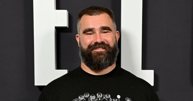 Jason Kelce reagiert auf den Lookalike-Wettbewerb und wählt seinen Gewinner

