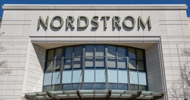 Der Halbjahresverkauf von Nordstrom ist so gut, dass die Hälfte meiner Größen fast sofort ausverkauft war

