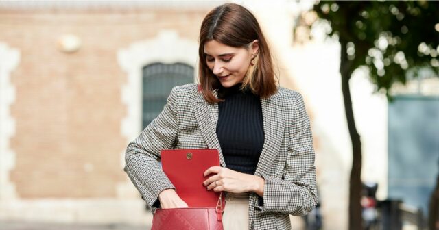 12 vom Büro anerkannte Wintermode-Fundstücke, die Ihnen helfen, schick und elegant auszusehen

