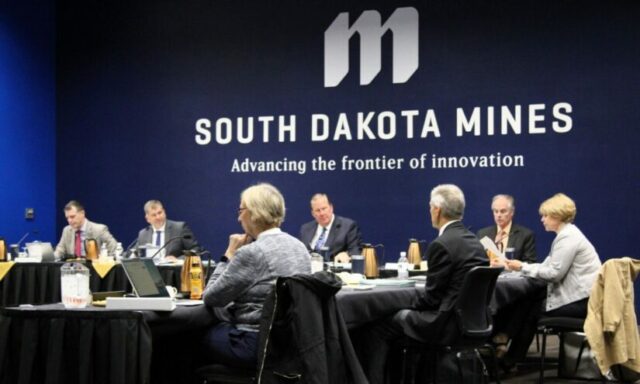 Staatsbürgerkunde könnte bald als Abschlussvoraussetzung für das South Dakota College hinzugefügt werden

