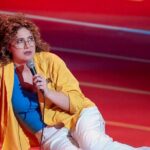 Rose Matafeo geht über „Starstruck“ hinaus und beweist im neuen Max-Special „On and On and On“, dass sie keine Comedy-Betrügerin ist.