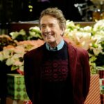 Martin Short, jetzt Five-Timer-Mitglied, moderiert eine mit Prominenten besetzte „SNL“-Weihnachtsepisode