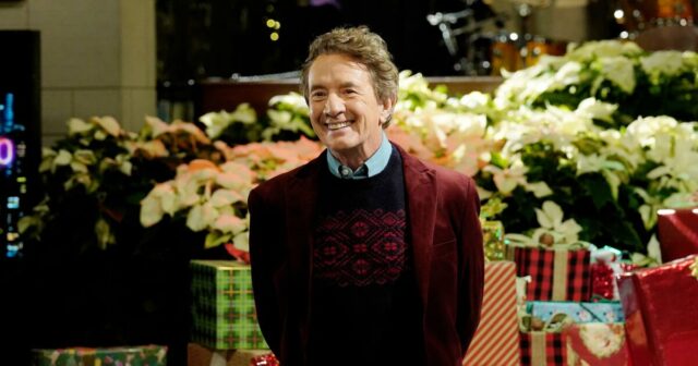 Martin Short, jetzt Five-Timer-Mitglied, moderiert eine mit Prominenten besetzte „SNL“-Weihnachtsepisode

