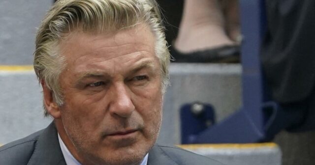 „Rust“-Strafverfahren gegen Alec Baldwin endet offiziell, da Staatsanwalt Berufung zurückzieht

