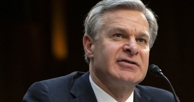 Calmes: Christopher Wray hat gerade eine Grundregel im Umgang mit Donald Trump gebrochen

