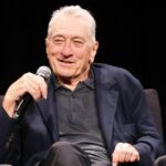 Robert De Niro, 81, schaut sich Videos von Frau Rachel mit seiner Tochter Gia, 19 Monate, an