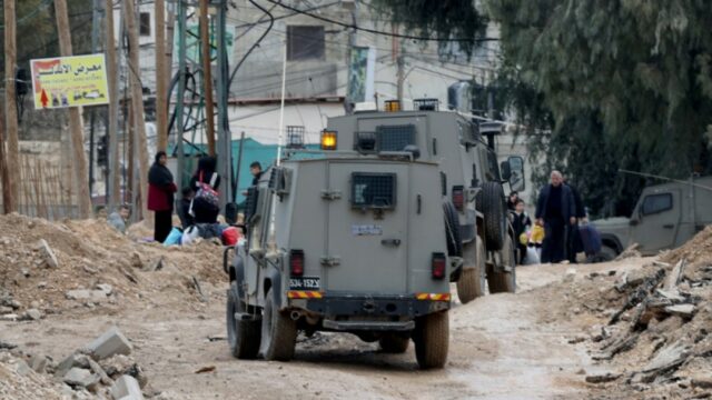 Israelische Streitkräfte „blockieren Eingänge nach Dschenin“, als der tödliche Überfall am vierten Tag beginnt

