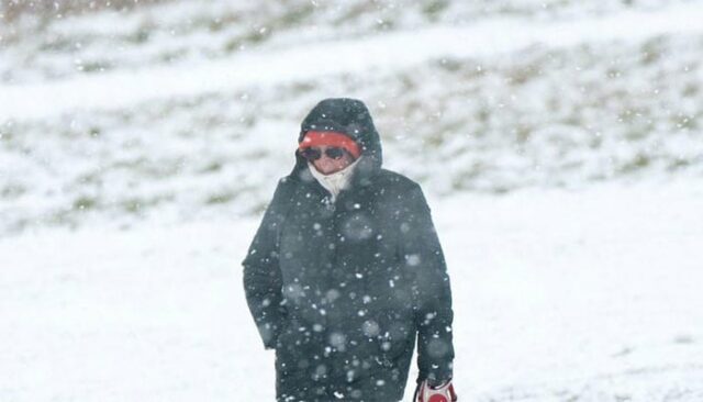 Nach Regen und stürmischen Winden in ganz Großbritannien wird am Wochenende Schnee erwartet

