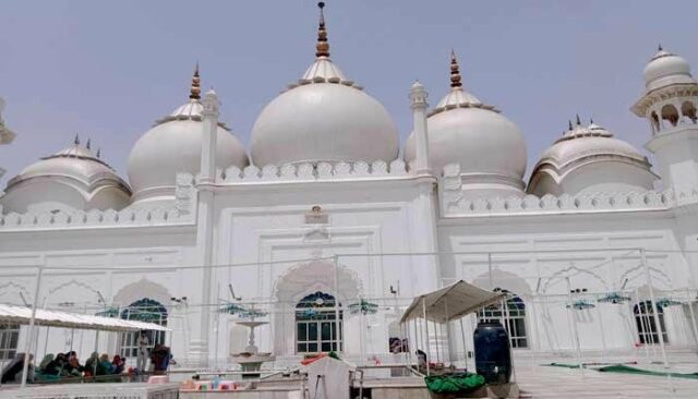 Verschwörung zur Umwandlung einer 200 Jahre alten Moschee in einen Tempel in Indien

